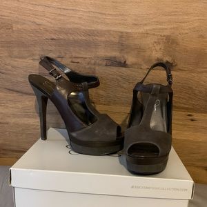 Jessica Simpson pumps